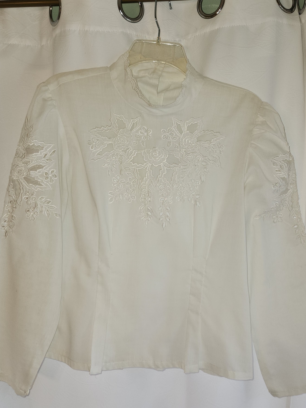 Classic Vintage White Embroidered Lace High Neck European Blouse Back Buttons M